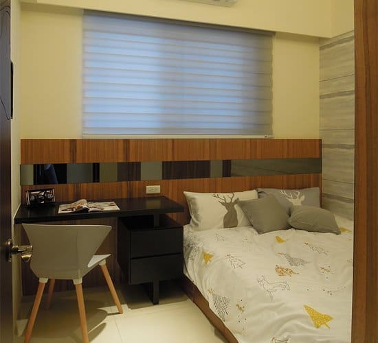 臥室空間設計以極簡色調呈現居住者的生活風格～沉穩中又不失個性。